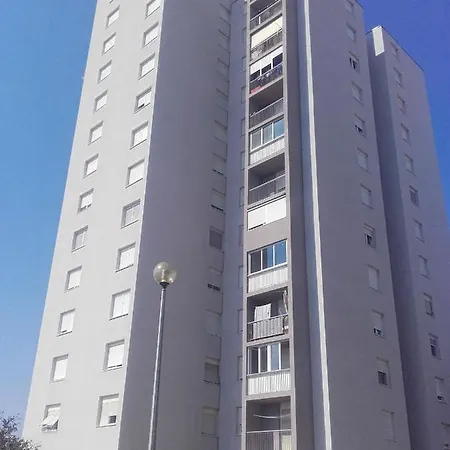 With A Parking Space - 16121 * 자다르