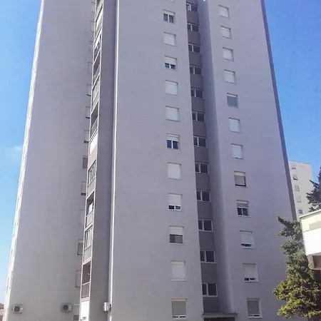With A Parking Space - 16121 자다르